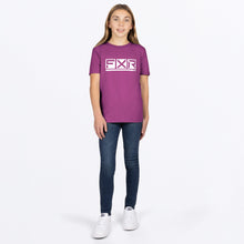 Charger l'image dans la galerie, PodiumPrem_TShirt_Y_LtWineWhite_251535-_8501_Fullbody