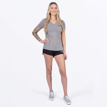 Charger l'image dans la galerie, HeliumPremium_VNeck_TShirt_W_GreyHeatherBlack_252222-_0710_fullbody

