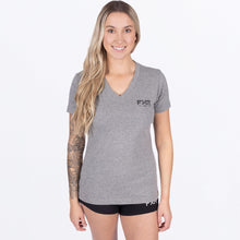 Charger l'image dans la galerie, HeliumPremium_VNeck_TShirt_W_GreyHeatherBlack_252222-_0710_side
